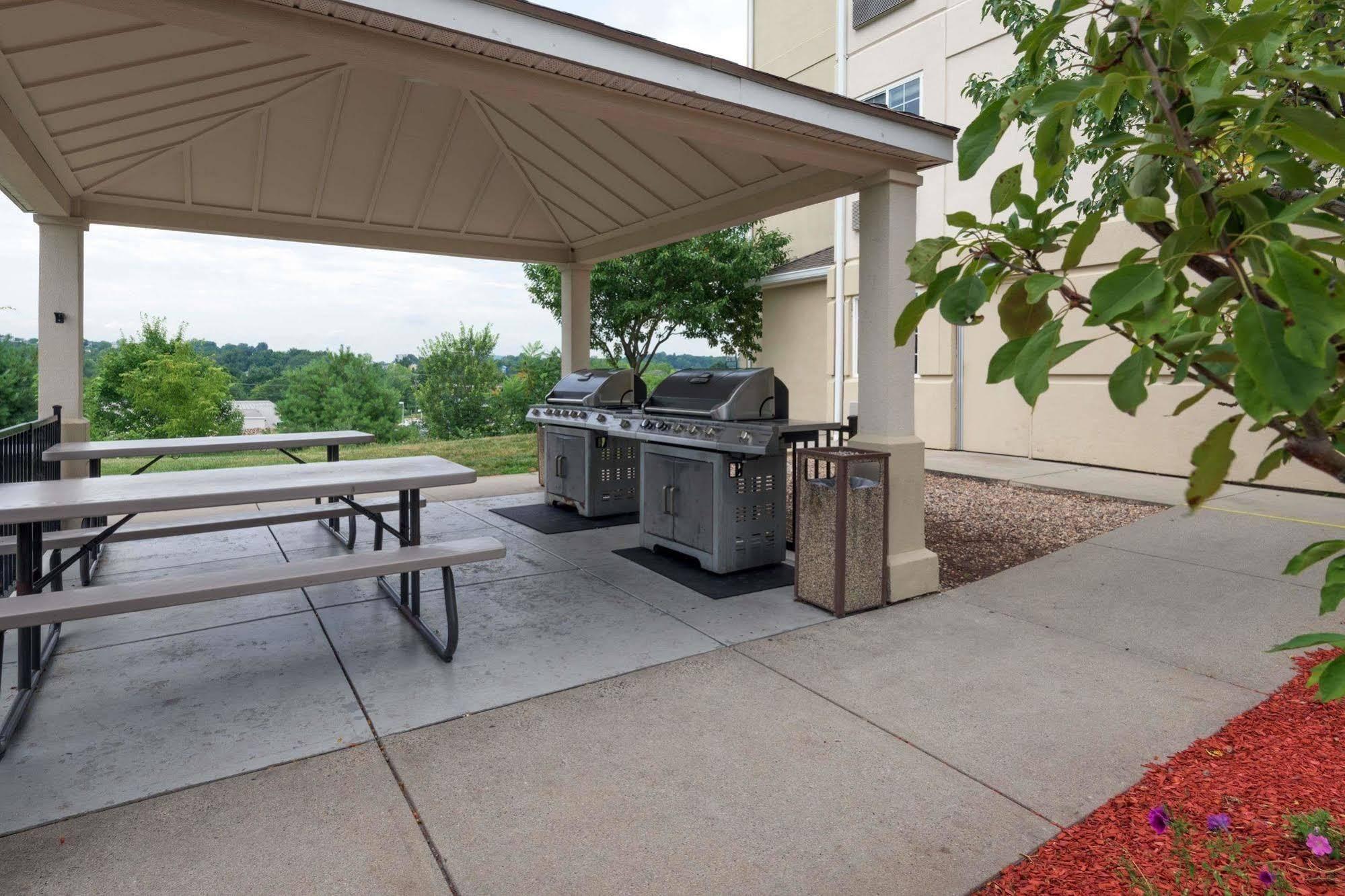 Mainstay Suites Hartford Meriden Eksteriør billede